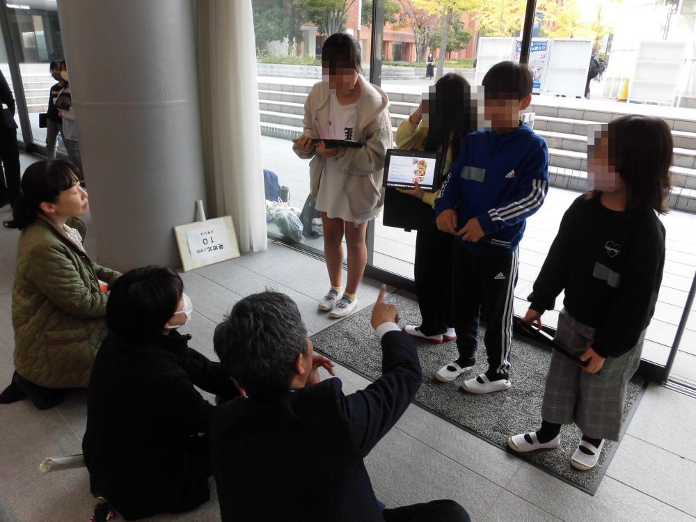 堂々と発表する子どもたち
