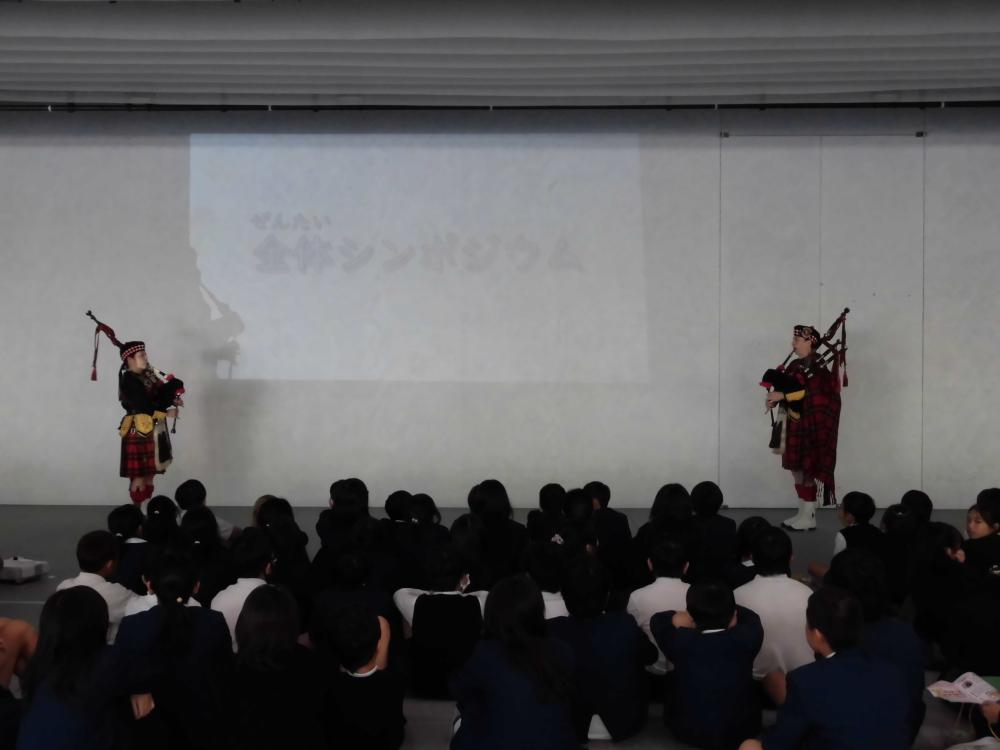 楽器演奏する様子