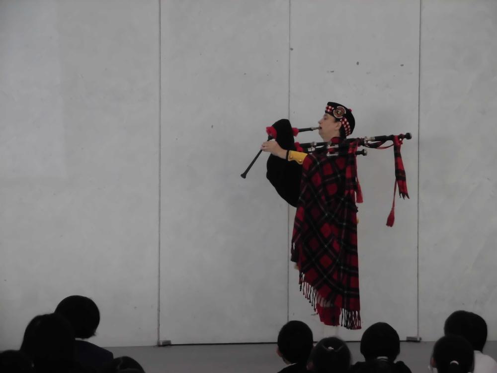 バグパイプを演奏する様子