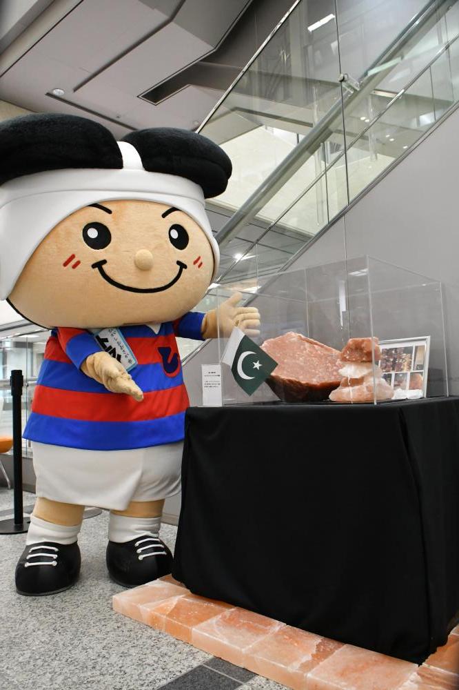 市役所1階に展示している岩塩