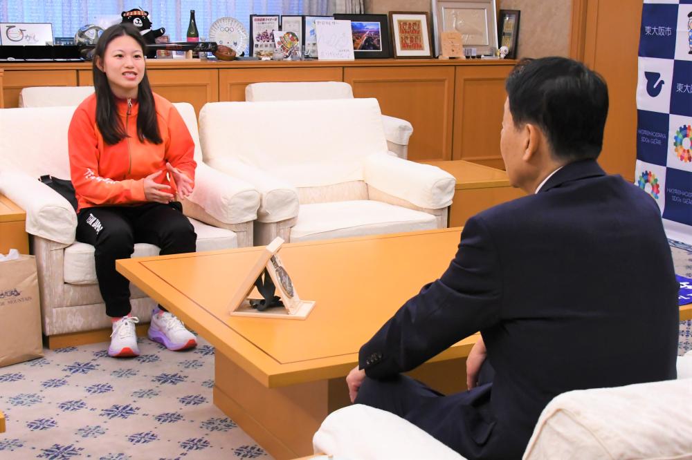 杉本選手と野田市長　対談の様子